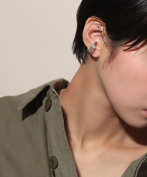 Lilas(リラ)の「【SAMH by LILAS】3ラインカーブカフリング SV(リング・レディース・シルバー・5)」の2枚目の写真