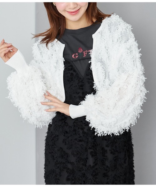 CHILLE(チル)の「フェザーカットニットカーディガン 長袖(カーディガン/ボレロ・レディース・アイボリー/ブラック・FREE)」の2枚目の写真