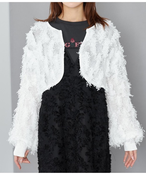 CHILLE(チル)の「フェザーカットニットカーディガン 長袖(カーディガン/ボレロ・レディース・アイボリー/ブラック・FREE)」の13枚目の写真