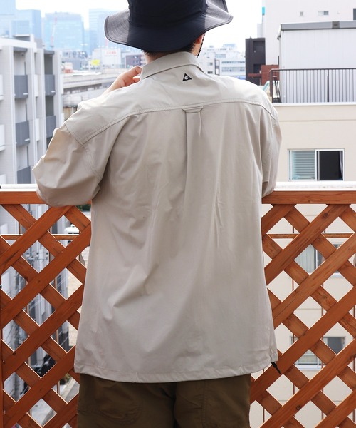 GERRY(ジェリー)の「GERRY 接触冷感 撥水 ストレッチ半袖シャツ ダブル胸ポケット付(シャツ/ブラウス・メンズ・グレイッシュベージュ/ブラック/カーキ・L/LL/M)」の14枚目の写真