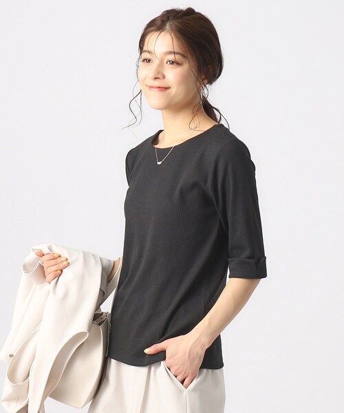 DRESKIP(ドレスキップ)の「◆一枚でもレイヤードでも お袖ロールアップ5分袖Tシャツ(Tシャツ/カットソー・レディース・ライトグレー/オフホワイト/ホワイト系5/ブラック・02/03/04)」の4枚目の写真
