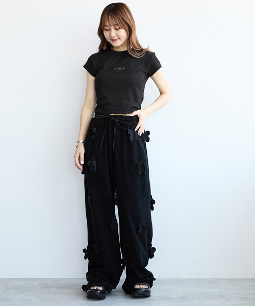 JOINT WORKS(ジョイントワークス)の「【Calvin Klein Jeans / カルバン クライン ジーンズ】 A- MNGM BABY TEE(Tシャツ/カットソー・レディース・カーキ/ベージュ/ピンク/ホワイト/ブラック・SMALL)」の6枚目の写真