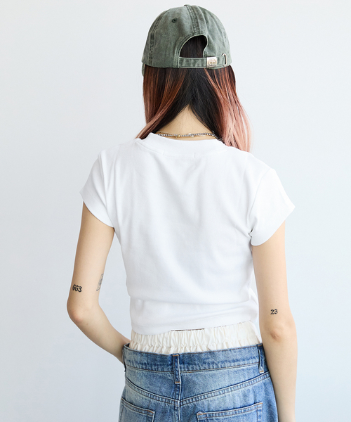 JOINT WORKS(ジョイントワークス)の「【Calvin Klein Jeans / カルバン クライン ジーンズ】 A- MNGM BABY TEE(Tシャツ/カットソー・レディース・カーキ/ベージュ/ピンク/ホワイト/ブラック・SMALL)」の15枚目の写真