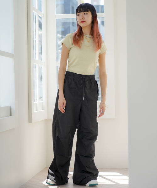 JOINT WORKS(ジョイントワークス)の「【Calvin Klein Jeans / カルバン クライン ジーンズ】 A- MNGM BABY TEE(Tシャツ/カットソー・レディース・カーキ/ベージュ/ピンク/ホワイト/ブラック・SMALL)」の20枚目の写真
