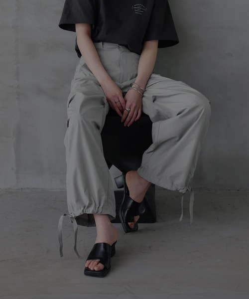 LIAN（リアン）の「カーゴパラシュートパンツ（カーゴパンツ・レディース・ブラック/チャコールグレー/ライトグレー/オフホワイト・FREE）」の4枚目の写真