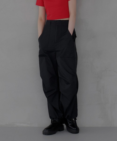 LIAN（リアン）の「カーゴパラシュートパンツ（カーゴパンツ・レディース・ブラック/チャコールグレー/ライトグレー/オフホワイト・FREE）」の2枚目の写真