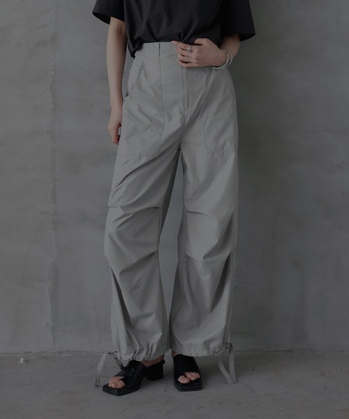 LIAN（リアン）の「カーゴパラシュートパンツ（カーゴパンツ・レディース・ブラック/チャコールグレー/ライトグレー/オフホワイト・FREE）」の18枚目の写真