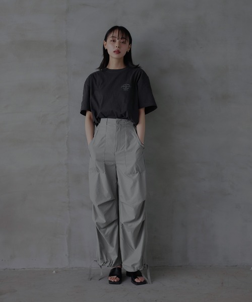 LIAN（リアン）の「カーゴパラシュートパンツ（カーゴパンツ・レディース・ブラック/チャコールグレー/ライトグレー/オフホワイト・FREE）」の12枚目の写真