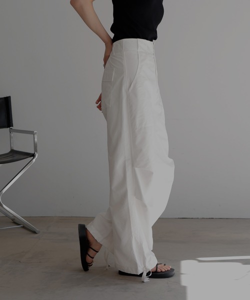 LIAN（リアン）の「カーゴパラシュートパンツ（カーゴパンツ・レディース・ブラック/チャコールグレー/ライトグレー/オフホワイト・FREE）」の14枚目の写真