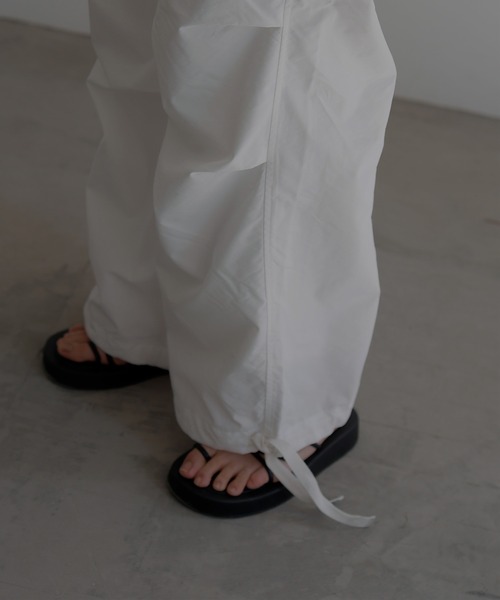 LIAN（リアン）の「カーゴパラシュートパンツ（カーゴパンツ・レディース・ブラック/チャコールグレー/ライトグレー/オフホワイト・FREE）」の10枚目の写真