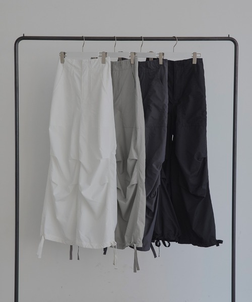 LIAN（リアン）の「カーゴパラシュートパンツ（カーゴパンツ・レディース・ブラック/チャコールグレー/ライトグレー/オフホワイト・FREE）」の5枚目の写真