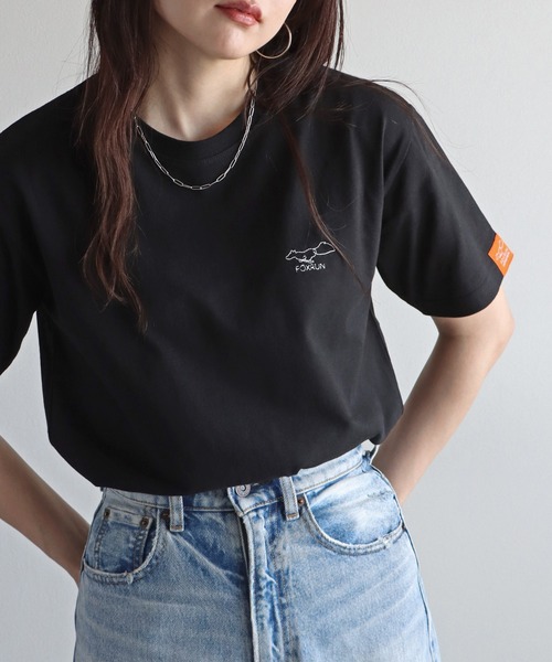 COURO（コウロ）の「【FOXRUN/フォックスラン】 別注ワンポイント刺繍Tシャツ（Tシャツ/カットソー・レディース・オートミール/ネイビー/ブラック系/キナリ/チャコール/ホワイト/ライトグレー系/クリーム/チャコールグレー/ネイビー系/ブラック/ホワイト系・M/L）」の5枚目の写真