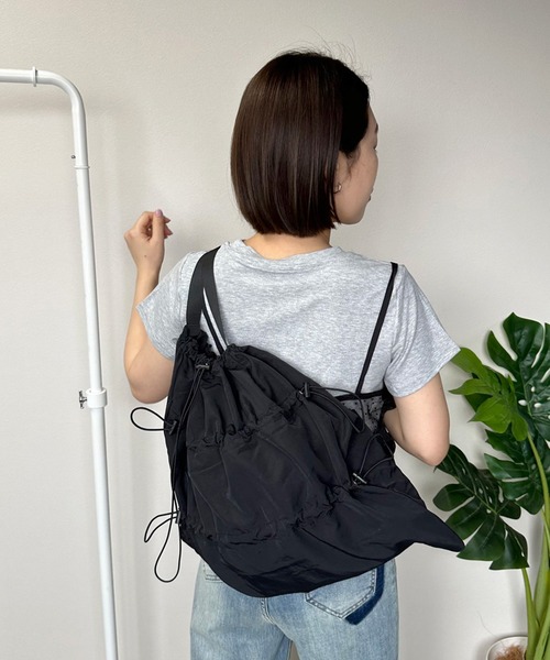 CRB(シーアールビー)の「ドロスト2WAYバッグ(バックパック/リュック・レディース・ブラック/オフホワイト・F)」の7枚目の写真