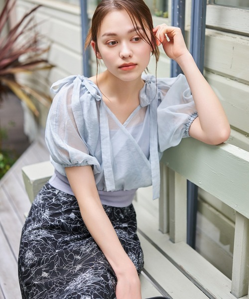 mysty woman（ミスティウーマン）の「リボンカシュクールプルオーバー　120988（Tシャツ/カットソー・レディース・ブラック/ライトブルー/オフホワイト/グレイッシュベージュ・FREE）」の4枚目の写真