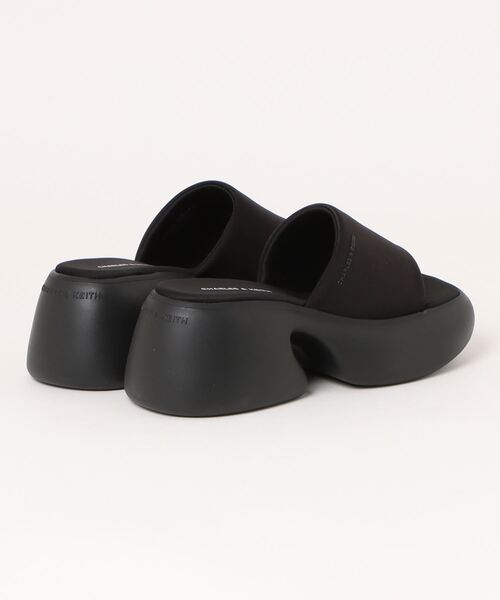 CHARLES & KEITH（チャールズ & キース）の「Baxieバシーシルクプラットフォームミュール（サンダル・レディース・オフホワイト/ブラック系その他2/ブラック系その他4・23.5cm/23cm/25.5cm/25cm/24.5cm/22.5cm）」の7枚目の写真