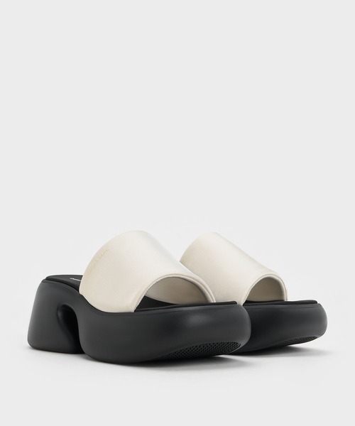 CHARLES & KEITH（チャールズ & キース）の「Baxieバシーシルクプラットフォームミュール（サンダル・レディース・オフホワイト/ブラック系その他2/ブラック系その他4・23.5cm/23cm/25.5cm/25cm/24.5cm/22.5cm）」の17枚目の写真