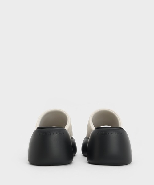 CHARLES & KEITH（チャールズ & キース）の「Baxieバシーシルクプラットフォームミュール（サンダル・レディース・オフホワイト/ブラック系その他2/ブラック系その他4・23.5cm/23cm/25.5cm/25cm/24.5cm/22.5cm）」の16枚目の写真