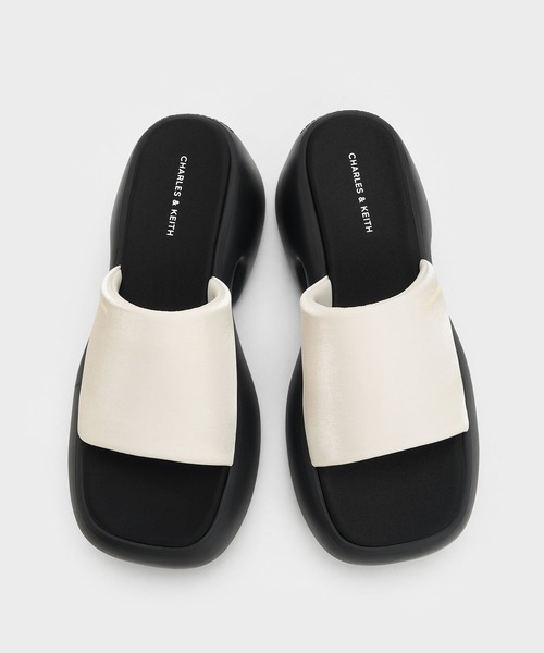 CHARLES & KEITH（チャールズ & キース）の「Baxieバシーシルクプラットフォームミュール（サンダル・レディース・オフホワイト/ブラック系その他2/ブラック系その他4・23.5cm/23cm/25.5cm/25cm/24.5cm/22.5cm）」の14枚目の写真