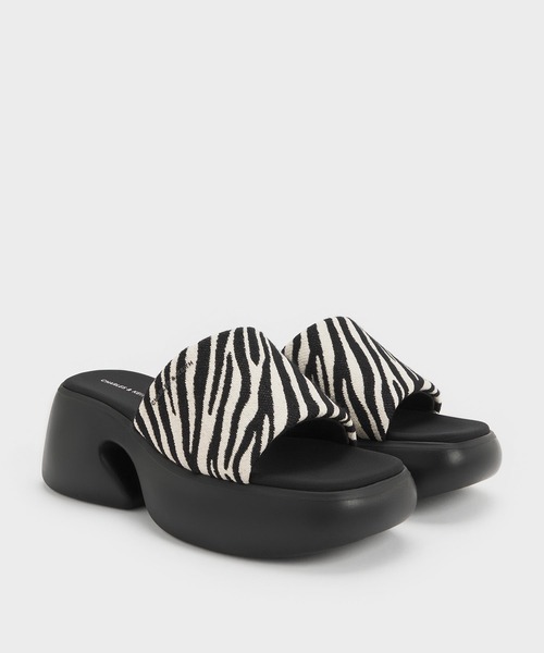 CHARLES & KEITH（チャールズ & キース）の「Baxieバシーシルクプラットフォームミュール（サンダル・レディース・オフホワイト/ブラック系その他2/ブラック系その他4・23.5cm/23cm/25.5cm/25cm/24.5cm/22.5cm）」の18枚目の写真