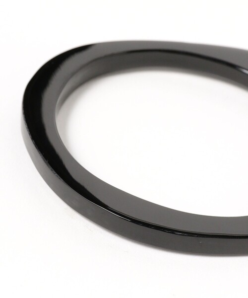 Ray BEAMS(レイビームス)の「L’INDO CHINEUR / Black Horn bracelet(バングル/リストバンド・レディース・ブラック・SMALL)」の3枚目の写真