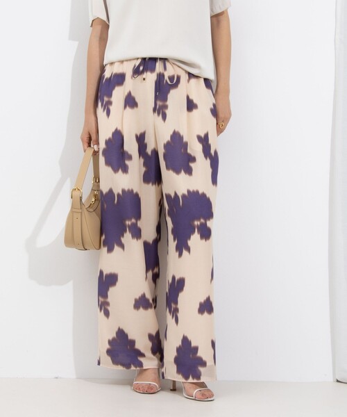 NOLLEY’S(ノーリーズ)の「ウォッシャブルぼかし花柄イージーワイドパンツ(その他パンツ・レディース・ホワイト系その他2/ベージュ系その他・38/36)」の5枚目の写真