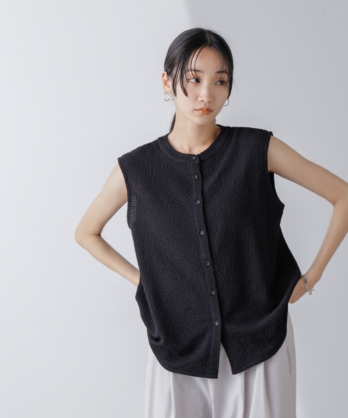 NANO universe(ナノユニバース)の「楊柳カットノースリーブシャツ(Tシャツ/カットソー・レディース・キャメル/アイボリー/ブラック・FREE)」の2枚目の写真