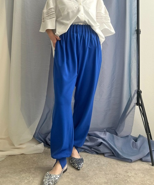 LHELBIE（レルビエ）の「ウエストタックジョガーパンツ（その他パンツ・レディース・チャコールグレー/レッド/ブルー/ブラック・M）」の3枚目の写真