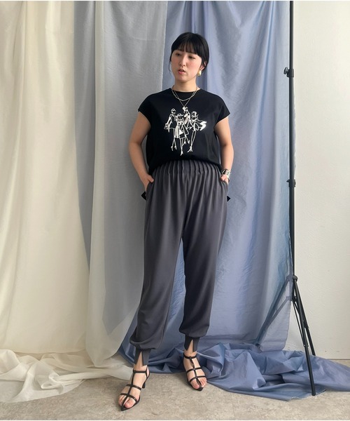 LHELBIE（レルビエ）の「ウエストタックジョガーパンツ（その他パンツ・レディース・チャコールグレー/レッド/ブルー/ブラック・M）」の6枚目の写真
