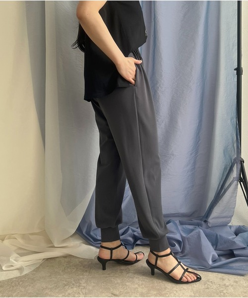 LHELBIE（レルビエ）の「ウエストタックジョガーパンツ（その他パンツ・レディース・チャコールグレー/レッド/ブルー/ブラック・M）」の11枚目の写真