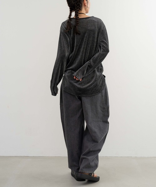 refinedworks(リファインドワークス)の「【refinedworkds】 ラメ生地で肌側はチクチクしないカットソー!(Tシャツ/カットソー・レディース・グレー/オフホワイト/ブラック・FREE)」の16枚目の写真