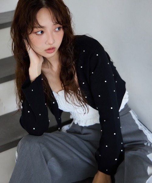 one after another NICE CLAUP(ワンアフターアナザーナイスクラップ)の「ビジューニットカーディガン【セットで着れるビスチェあり】(カーディガン/ボレロ・レディース・レッド/ピンク/ブラック/アイボリー/杢グレー・FREE)」の1枚目の写真