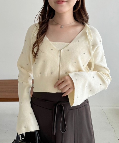 one after another NICE CLAUP(ワンアフターアナザーナイスクラップ)の「ビジューニットカーディガン【セットで着れるビスチェあり】(カーディガン/ボレロ・レディース・レッド/ピンク/ブラック/アイボリー/杢グレー・FREE)」の6枚目の写真