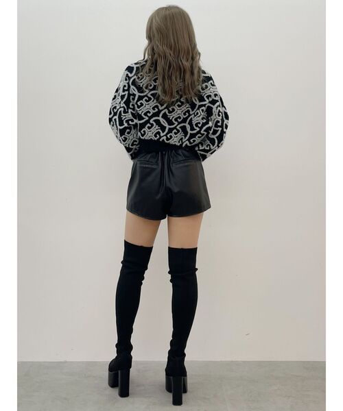 GYDA（ジェイダ）の「Symmetry GYDAチェーンロゴラメニットトップス（ニット/セーター・レディース・アイボリー/ブラック・FREE）」の20枚目の写真