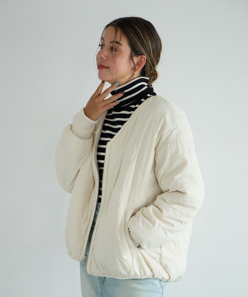 BAYFLOW(ベイフロー)の「ボアリバーシブルブルゾン(ブルゾン・レディース・カーキ/ブラック/オフホワイト・SMALL/MEDIUM)」の8枚目の写真