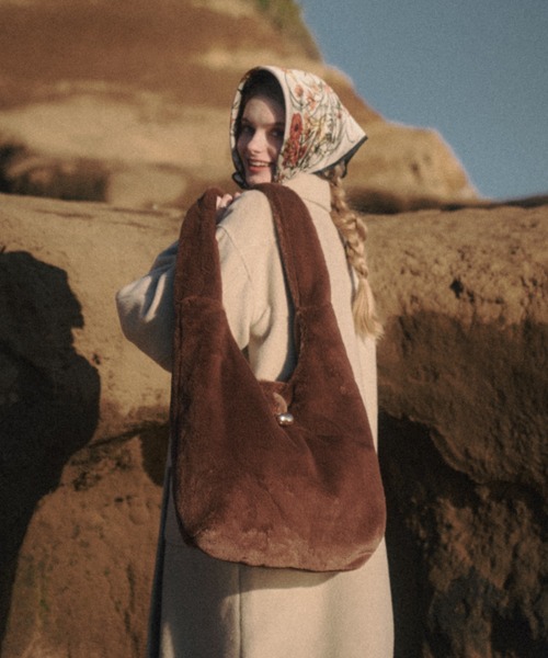 nunela（ヌネラ）の「Fur shoulder bag【No.3】（ショルダーバッグ・レディース・ブラウン/ナチュラル/ブラック・FREE）」の2枚目の写真