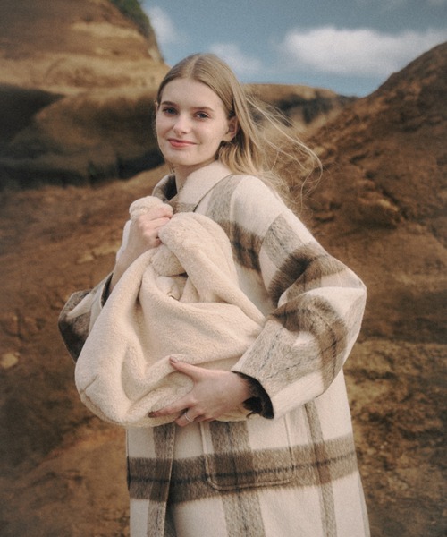 nunela（ヌネラ）の「Fur shoulder bag【No.3】（ショルダーバッグ・レディース・ブラウン/ナチュラル/ブラック・FREE）」の4枚目の写真