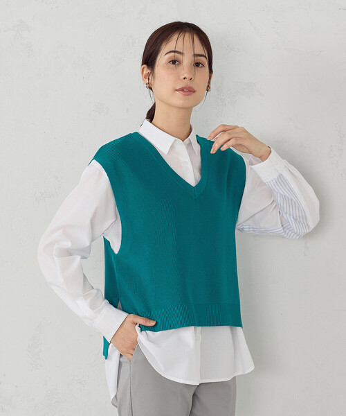 COMME CA ISM（コムサイズム）の「Ⅴネックニットベスト（ベスト・レディース・グレイッシュベージュ/オフホワイト/ネイビー/グリーン・FREE）」の3枚目の写真