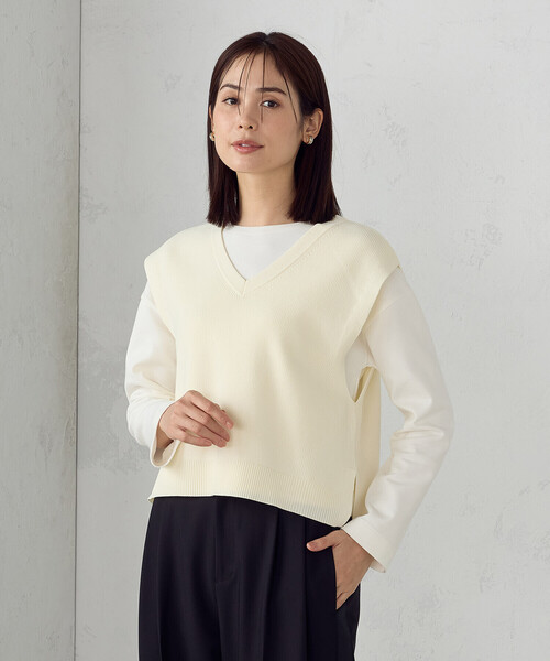 COMME CA ISM（コムサイズム）の「Ⅴネックニットベスト（ベスト・レディース・グレイッシュベージュ/オフホワイト/ネイビー/グリーン・FREE）」の6枚目の写真