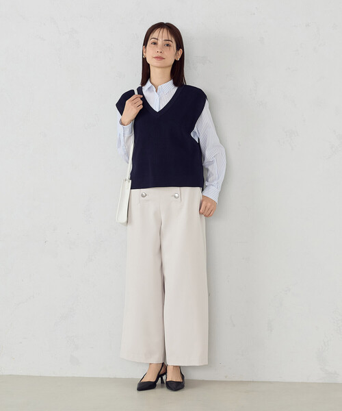 COMME CA ISM（コムサイズム）の「Ⅴネックニットベスト（ベスト・レディース・グレイッシュベージュ/オフホワイト/ネイビー/グリーン・FREE）」の7枚目の写真