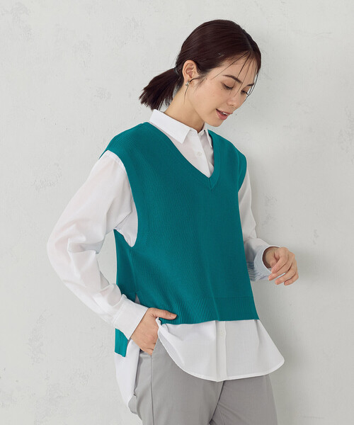 COMME CA ISM（コムサイズム）の「Ⅴネックニットベスト（ベスト・レディース・グレイッシュベージュ/オフホワイト/ネイビー/グリーン・FREE）」の11枚目の写真