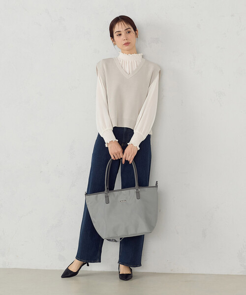 COMME CA ISM（コムサイズム）の「Ⅴネックニットベスト（ベスト・レディース・グレイッシュベージュ/オフホワイト/ネイビー/グリーン・FREE）」の12枚目の写真