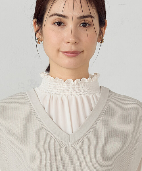 COMME CA ISM（コムサイズム）の「Ⅴネックニットベスト（ベスト・レディース・グレイッシュベージュ/オフホワイト/ネイビー/グリーン・FREE）」の17枚目の写真