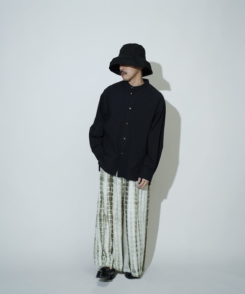 Aphlotus(アプロタス)の「サイドスリット スタンドカラーセミロング オーバーシャツ(シャツ/ブラウス・メンズ・ブラック/レッド/オフホワイト・LARGE/MEDIUM/SMALL)」の8枚目の写真