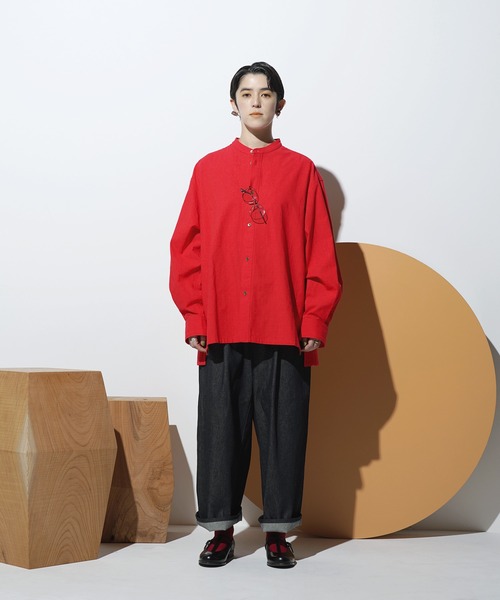 Aphlotus(アプロタス)の「サイドスリット スタンドカラーセミロング オーバーシャツ(シャツ/ブラウス・メンズ・ブラック/レッド/オフホワイト・LARGE/MEDIUM/SMALL)」の22枚目の写真