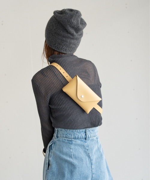 hwyl（ヒュイル）の「レザーベルトポーチ【本革】（ベルト・レディース・クリーム/ブラウン/ブラック・FREE）」の16枚目の写真