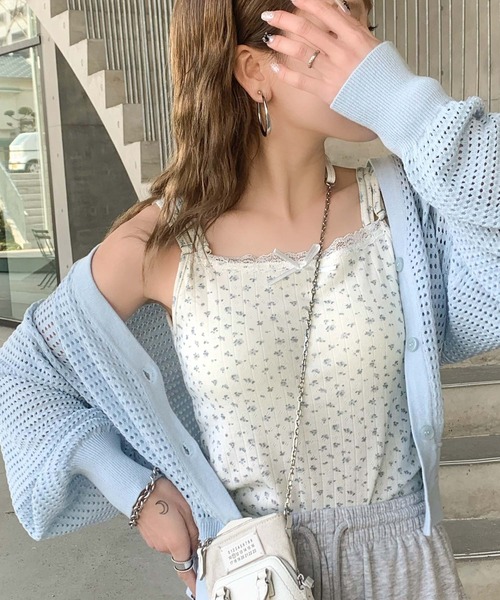 mily bilet（ミウィビレット）の「【mily bilet】１枚で今っぽデザイン。小花柄ダブルストラップリボンカップ付きレースキャミソール（キャミソール・レディース・グレー系1/アイボリー系1/ブラック/アイボリー/アイボリー系2・LARGE/MEDIUM/SMALL/X-LARGE）」の14枚目の写真