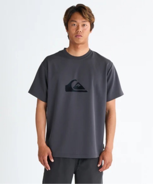 Quiksilver（クイックシルバー）の「COMP LOGO SS /クイックシルバーロゴラッシュガード（水着）（ラッシュガード・メンズ・ブラック/ホワイト/グレー・MEDIUM/X-LARGE/LARGE/SMALL）」の3枚目の写真