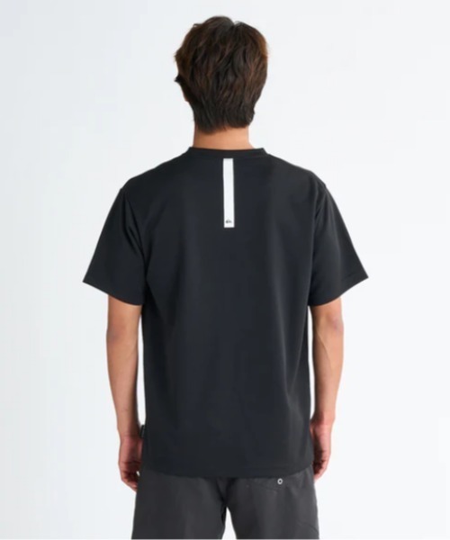 Quiksilver（クイックシルバー）の「COMP LOGO SS /クイックシルバーロゴラッシュガード（水着）（ラッシュガード・メンズ・ブラック/ホワイト/グレー・MEDIUM/X-LARGE/LARGE/SMALL）」の5枚目の写真