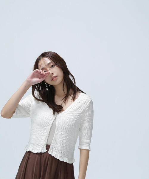 NATURAL BEAUTY BASIC（ナチュラルビューティーベーシック）の「◇シャーリングニットカーディガン（カーディガン/ボレロ・レディース・ライトグリーン/オフホワイト/ブラック・FREE）」の2枚目の写真