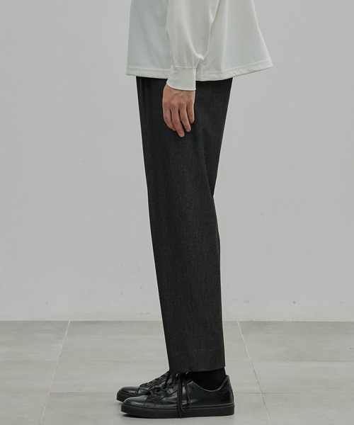 アウトラストデニム キープクリース ストレートパンツ 体温調節